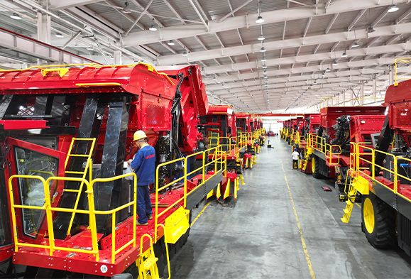 Enter the workshop! Cotton pickers usher in the peak period of returning to the factory for maintenance and maintenance, vigorously improving the level of agricultural mechanization Enter the workshop! Cotton pickers usher in the peak period of returning to the factory for maintenance and maintenance, vigorously improving the level of agricultural mechanization
